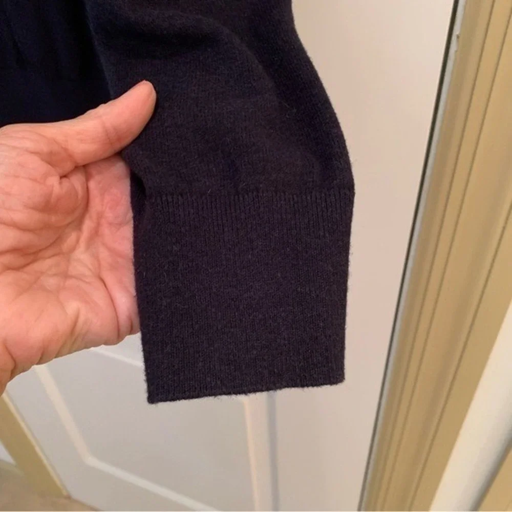 *2/$38*.BANANA REPUBLIC. GREY/NAVY. Cashmere/Cotton Blend Men's sweaters Size M‎